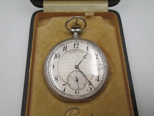 Longines. Plata 800 milésimas. Cuerda remontoir. Estuche. Lepine. 1920