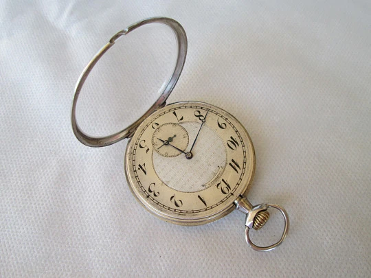 Longines. Plata 800 milésimas. Cuerda remontoir. Estuche. Lepine. 1920