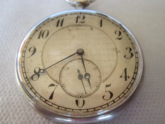 Longines. Plata 800 milésimas. Cuerda remontoir. Estuche. Lepine. 1920