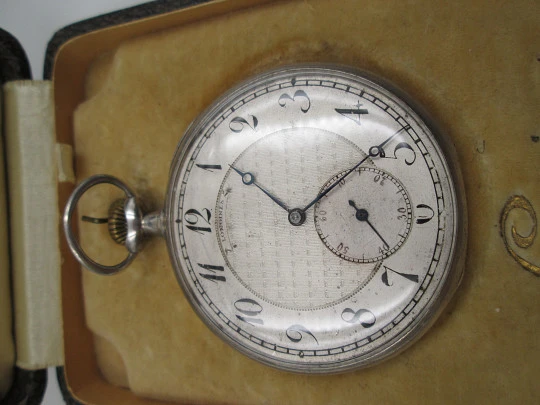 Longines. Plata 800 milésimas. Cuerda remontoir. Estuche. Lepine. 1920