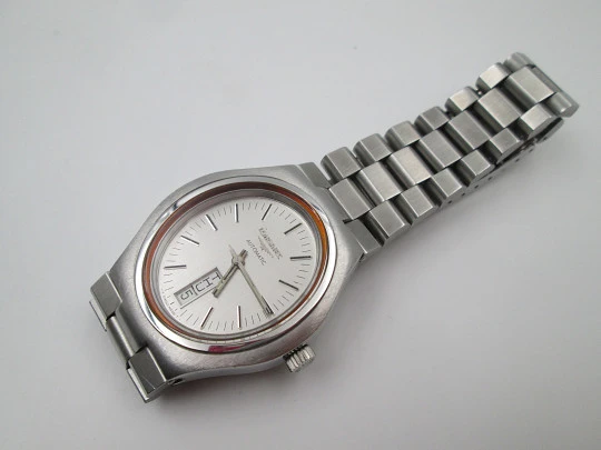 Longines. Stainless steel. Automatic. Date & day. Oval case. Bracelet. 1970's. Swiss