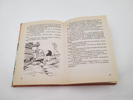 Los Hollister y el misterio del caballo fantasma. Jerry West. Libro ilustrado. 1989