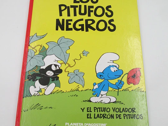 Los pitufos negros y otras historias. Tapas duras color. Ilustraciones Peyo. Planeta, 2006