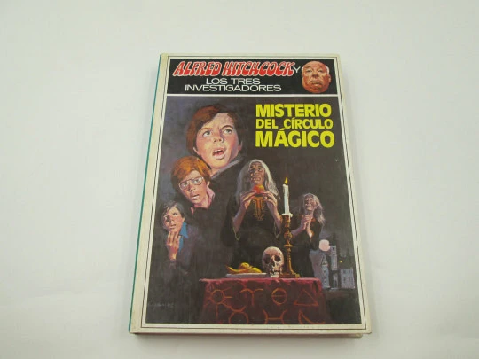 Los tres investigadores. Misterio del círculo mágico. Alfred Hitchcok. Molino, 1984