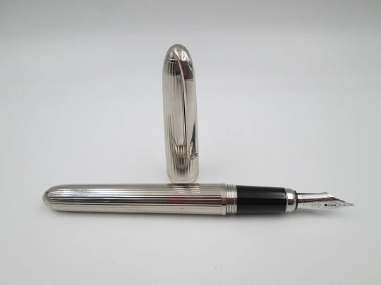 Louis Cartier Stripe fountain pen. Palladium-plated metal and black resin. 2000's. France Louis Cartier Stripe fountain pen. Palladium-plated metal and black resin. 2000's. France