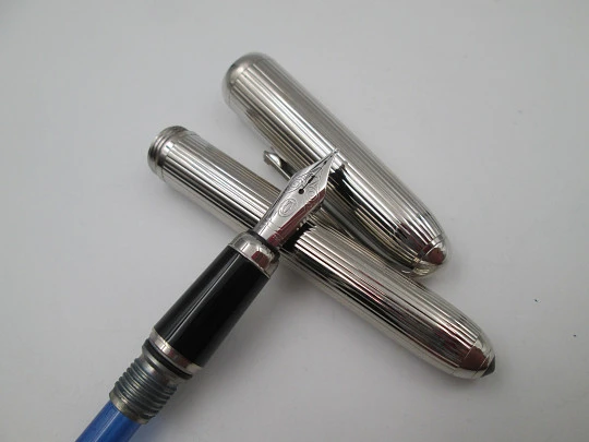 Louis Cartier Stripe fountain pen. Palladium-plated metal and black resin. 2000's. France Louis Cartier Stripe fountain pen. Palladium-plated metal and black resin. 2000's. France