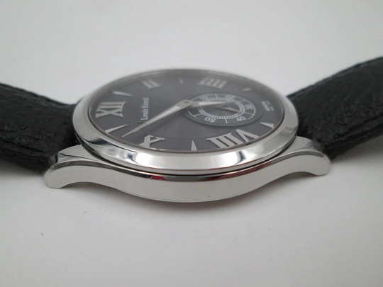 Louis Erard. Stainless steel. Manual wind. 50 meters waterresistant. Strap. 2015's. Swiss