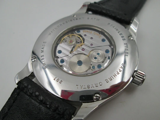 Louis Erard. Stainless steel. Manual wind. 50 meters waterresistant. Strap. 2015's. Swiss