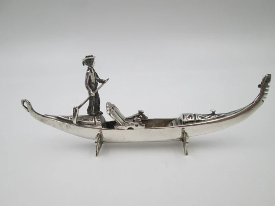 Lovelty venetian gondola miniature with table stand. Sterling silver. Europe. 1980's Lovelty venetian gondola miniature with table stand. Sterling silver. Europe. 1980's