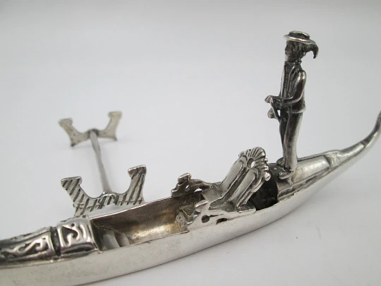 Lovelty venetian gondola miniature with table stand. Sterling silver. Europe. 1980's Lovelty venetian gondola miniature with table stand. Sterling silver. Europe. 1980's