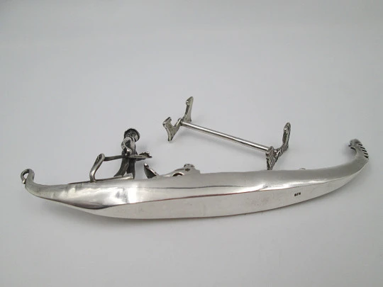 Lovelty venetian gondola miniature with table stand. Sterling silver. Europe. 1980's Lovelty venetian gondola miniature with table stand. Sterling silver. Europe. 1980's