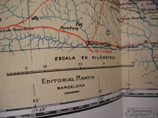 Map coated fabric. León. Martín publisher. 1952. Colour. Barcelona