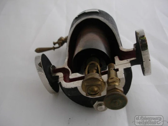 Maqueta en miniatura de un mecanismo de pistón. 1950