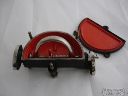 Maqueta en miniatura de un mecanismo de resorte. 1950