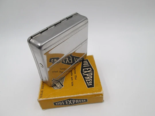 Máquina para liar cigarrillos Etui Express. Metal plateado. Caja. Francia. 1960
