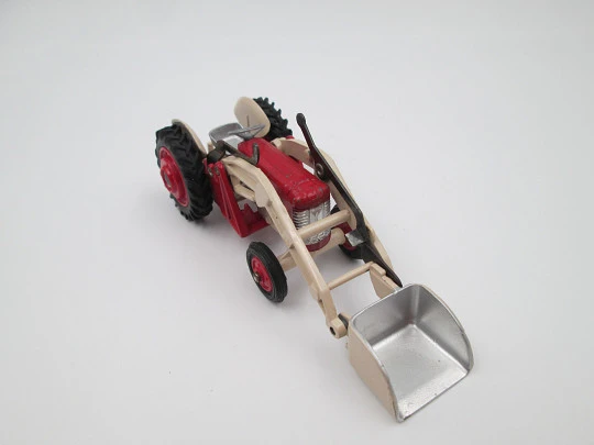 Massey Ferguson 65 tractor shovel. Corgi Toys. Mettoy Playcraft Ltd. England. 1960's