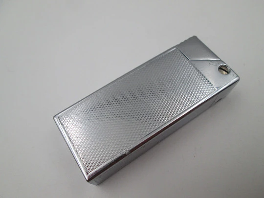 Master petrol pocket lighter. Silver plated metal. Rhomboid pattern. Box. Swiss. 1970's