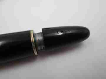 Masterpiece 642 Montblanc. 1950. Resina negra y oro. 14K. Émbolo