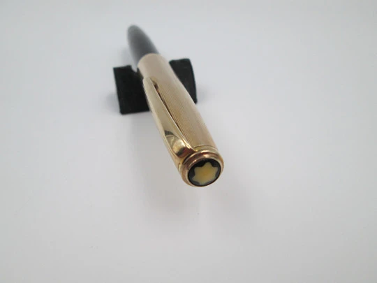 Masterpiece 642 Montblanc. Black resin. Gold plated. 1950's. 14K nib