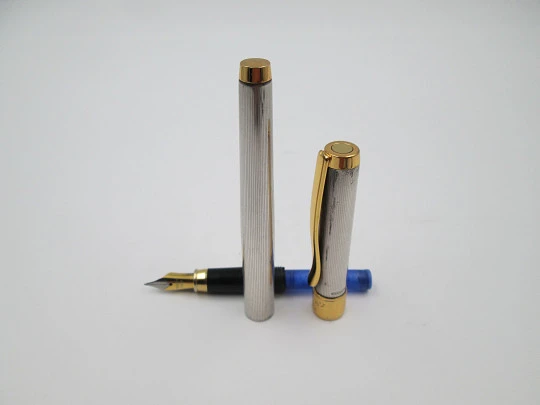 Maxim's París fountain pen. Sterling silver & gold plated details. Lines pattern. 1990's