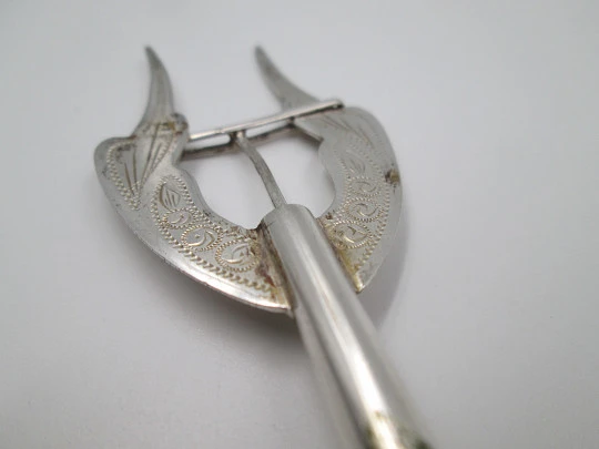 Mechanical fork / clamp for serving bread. 750 sterling silver. 1930's. Spain