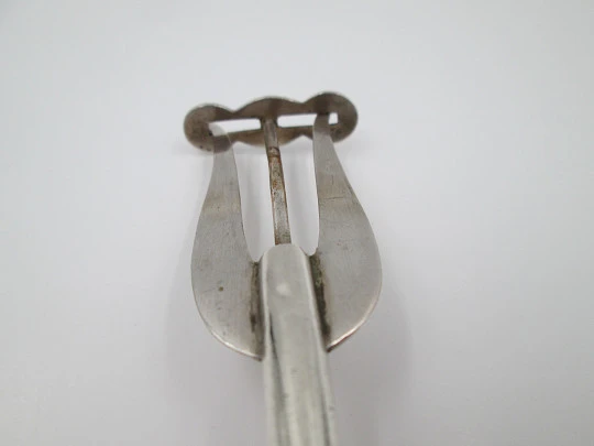 Mechanical fork / clamp for serving bread. 925 sterling silver. 1950's. Spain