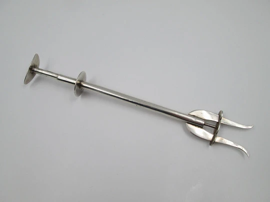 Mechanical fork / clamp for serving bread. 925 sterling silver. 1950's. Spain