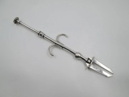 Mechanical fork / clamp for serving bread. 925 sterling silver. 1970's. Spain