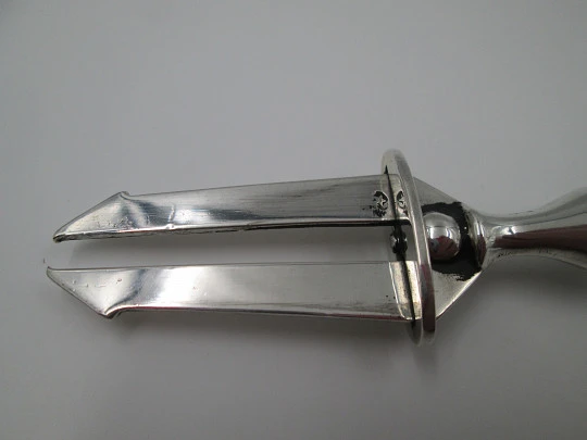 Mechanical fork / clamp for serving bread. 925 sterling silver. 1970's. Spain