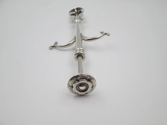 Mechanical fork / clamp for serving bread. 925 sterling silver. Flower on top. 1970's. Spain