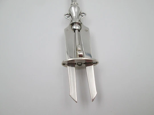 Mechanical fork / clamp for serving bread. 925 sterling silver. Flower on top. 1970's. Spain