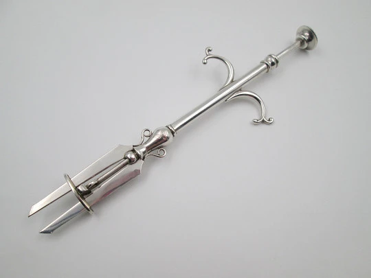 Mechanical fork / clamp for serving bread. 925 sterling silver. Flower on top. 1970's. Spain