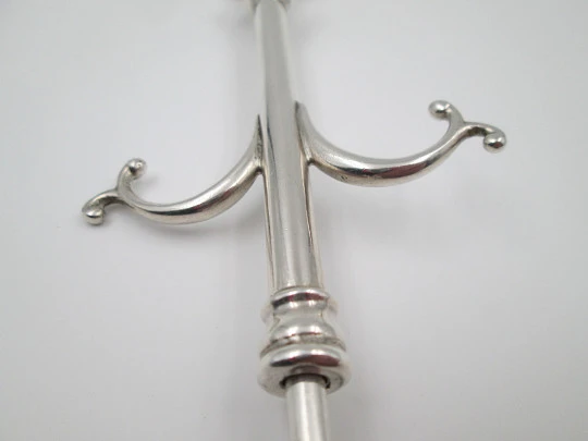 Mechanical fork / clamp for serving bread. 925 sterling silver. Flower on top. 1970's. Spain