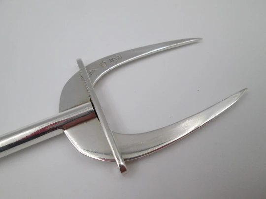 Mechanical fork / clamp for serving bread. Sterling silver. Hallmarks. Spain. 1960's