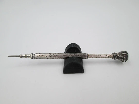 Mechanical propelling twist pencil. Chiselled silver and amber stone. 1900's