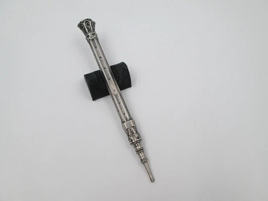 Mechanical propelling twist pencil. Chiselled silver and amber stone. 1900's