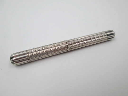 Mechanical propelling twist pencil. Silver. Guilloche & ribbed design. 1900's