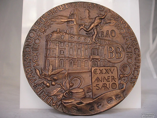 Medal. 125th anniversary of the Bank of Bilbao. Patinated bronze