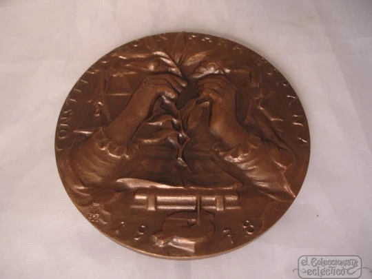 Medal. Spanish constitution of 1978. Weight: 264 grams. Bronze