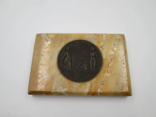 Medalla bronce inauguración puente de Basilea 1905. Base de mármol. Autor Hans Frei