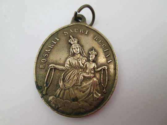 Medalla bronce. Virgen del Rosario y Sagrados Corazones Jesús y María. Caqué. 1900