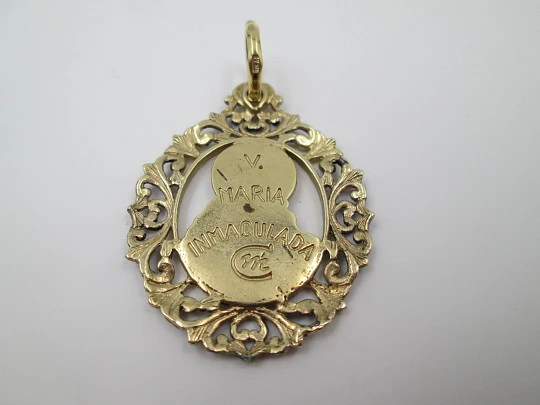 Medalla calada María Inmaculada. Plata de ley y vermeil. Cerco vegetal. 1980