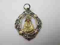 Medalla calada Virgen de los Dolores. Plata de ley 925 y vermeil. 1980