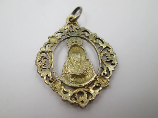 Medalla calada Virgen de los Dolores. Plata de ley 925 y vermeil. 1980