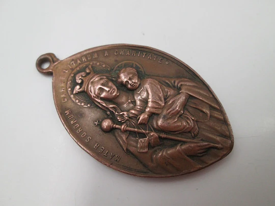 Medalla cobre. Virgen con Niño y Jesús con Cruz y Sagrado Corazón. España. 1930