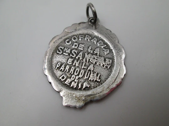 Medalla Cofradía de la Santísima Sangre de Denia. Plata de ley. Borde vegetal. Asa. 1930