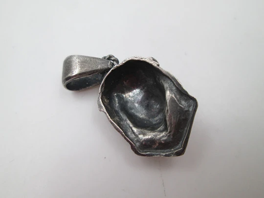 Medalla colgante busto Jesucristo con corona de espinas. Plata de ley. Argolla. 1960