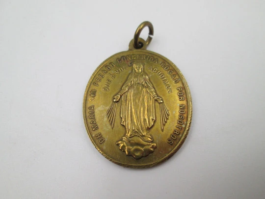 Medalla de bronce Inmaculada Concepción. Anagrama de María. Asa y argolla. 1900