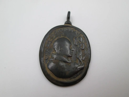 Medalla de bronce. San Antonio de Padua y Virgen con Niño. Alto relieve. Asa. Siglo XVIII