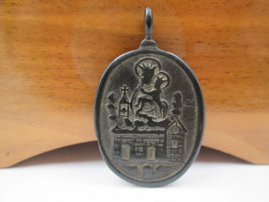 Medalla de bronce. San Antonio de Padua y Virgen con Niño. Alto relieve. Asa. Siglo XVIII